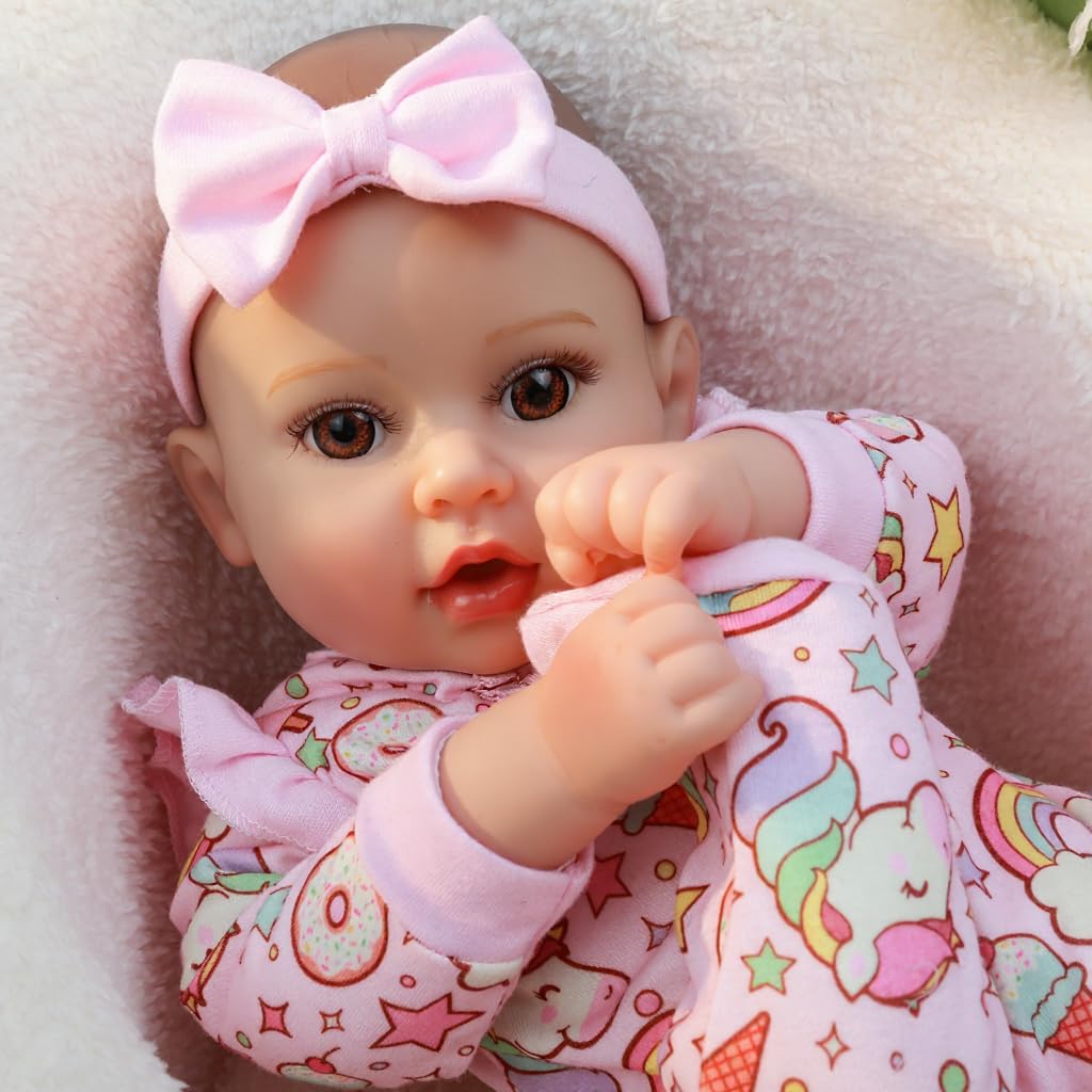 GOAROY Baby Dolls, 17 Inches Large Realistic Baby Doll with Cute Soft Body, Real Life Baby Dolls Girl, with Bottles & Pacifier, Diapers and Bibs, Gift Idea for Ages 3+